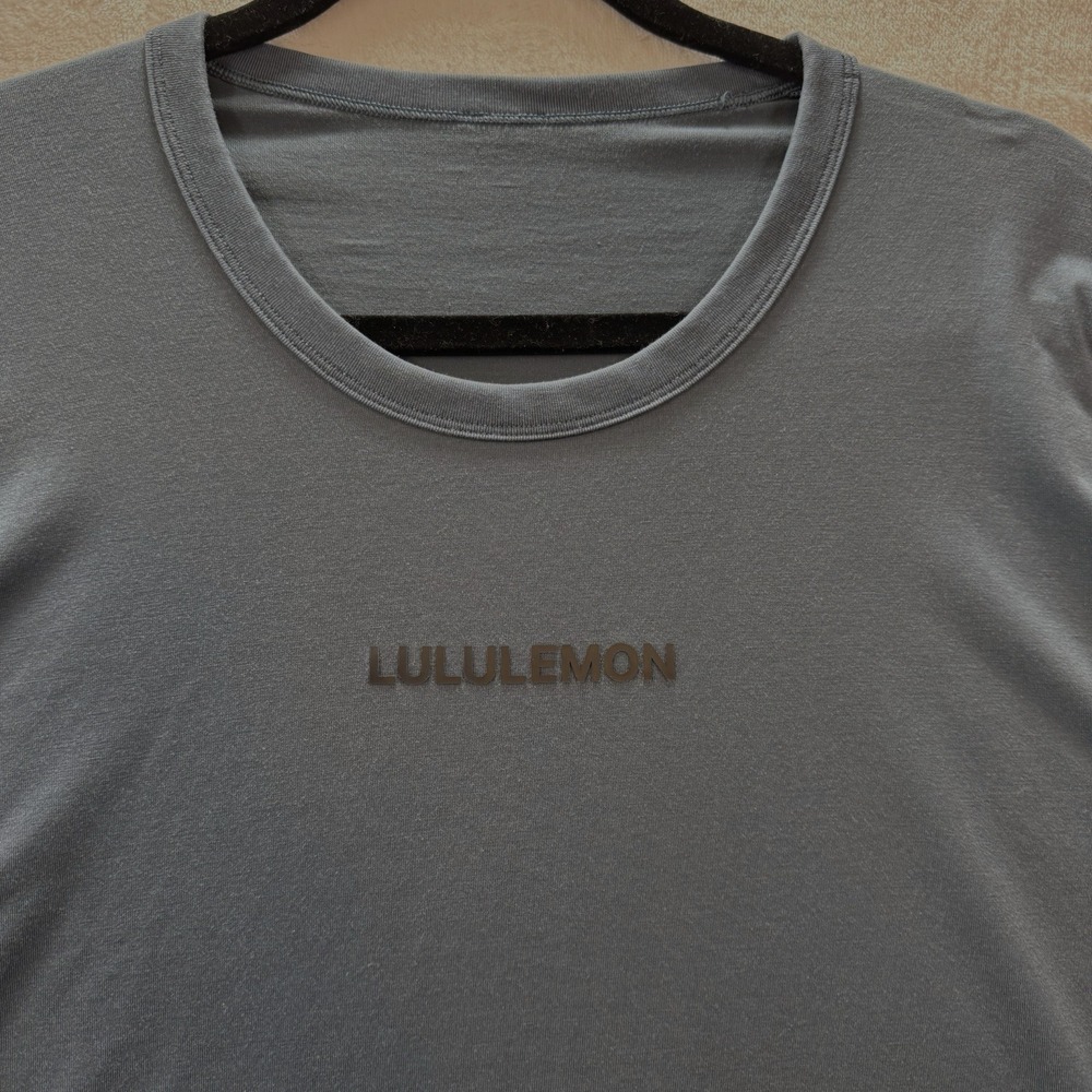 Lululemon Men's L Fundamental Short Sleeve Wordmark T-Shirt Solid Crew - Picture 3 of 6